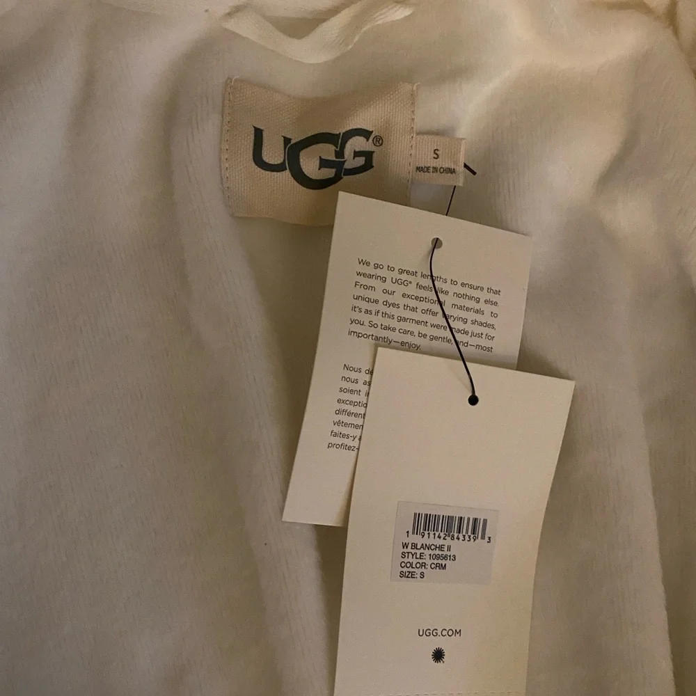 UGG Cream Robe - Picture 2 of 3